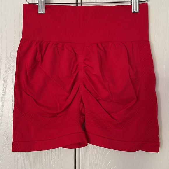 women’s sports/gym shorts - Picture 3 of 5